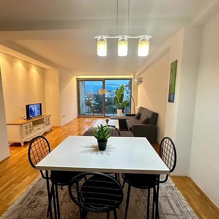 Regina's Commodious Skopje