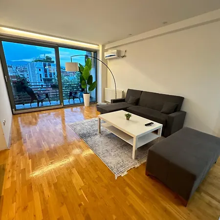 Regina's Commodious Apartment *