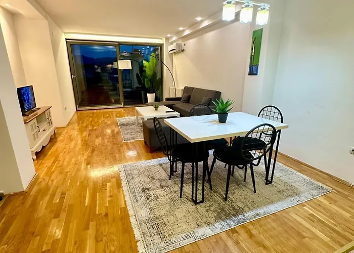 Regina's Commodious Апартаменти *