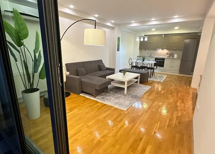 דירה Regina's Commodious